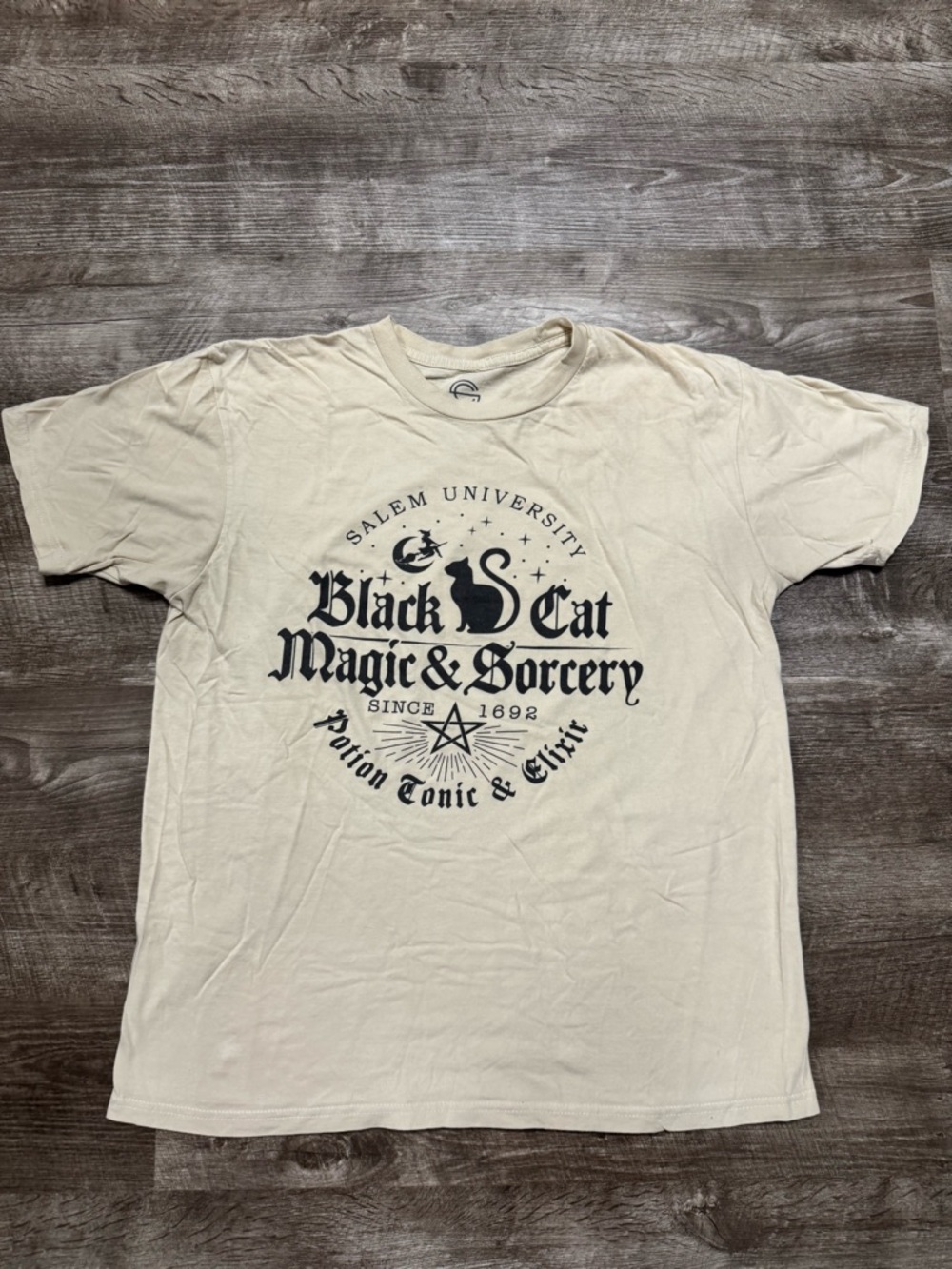 Social Culture Salem University Black Cat Magic Sorcery T-Shirt Large